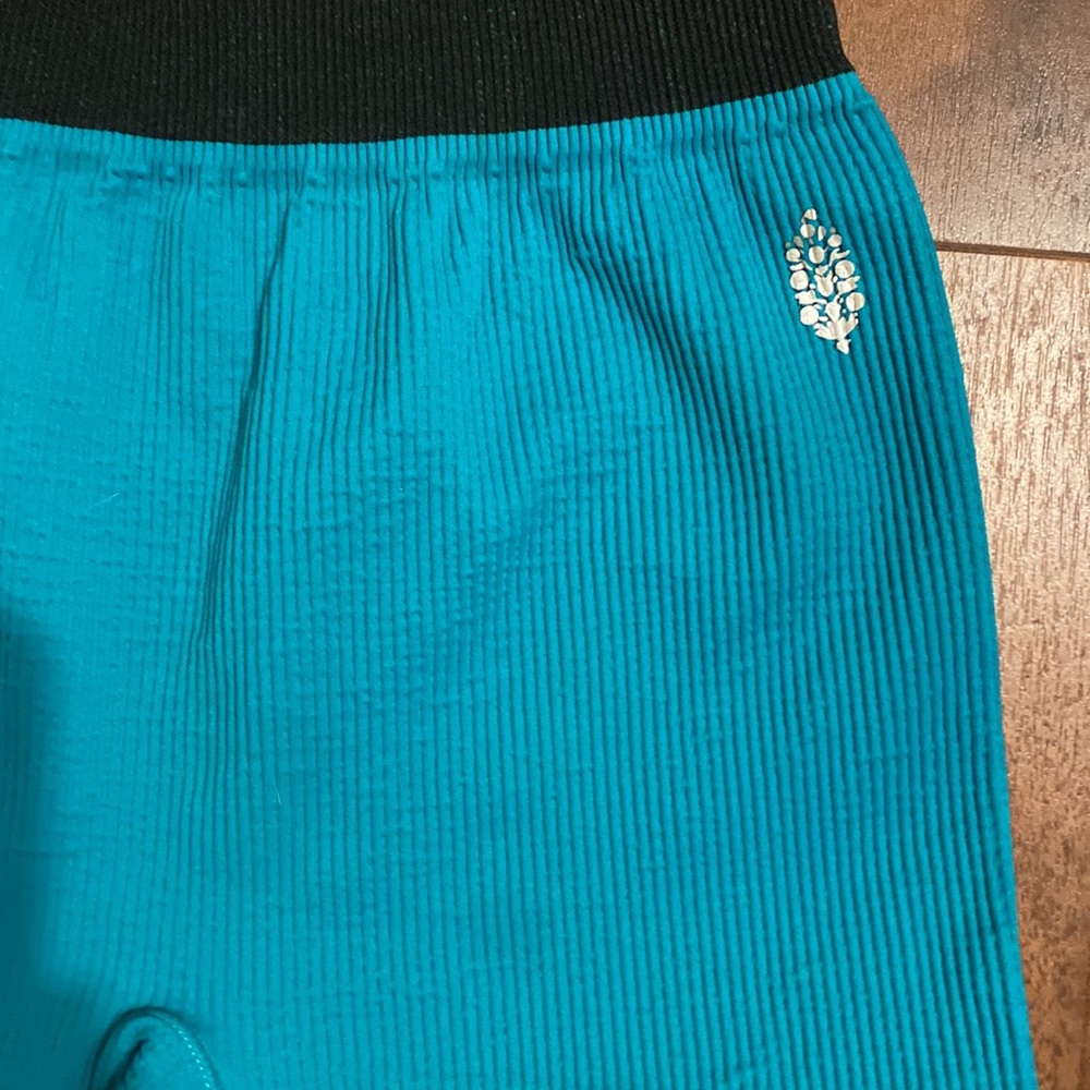 NWT Free People Movement Yoga Gym Shorts Tights M/L Teal Stretchy - Picture 2 of 5